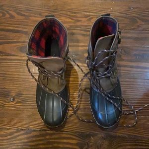 Duck boots